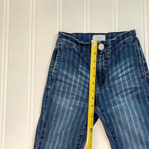 Uniq by Litz Mid Rise Flare Pin Stripe Jeans Size 25 - Picture 9 of 10